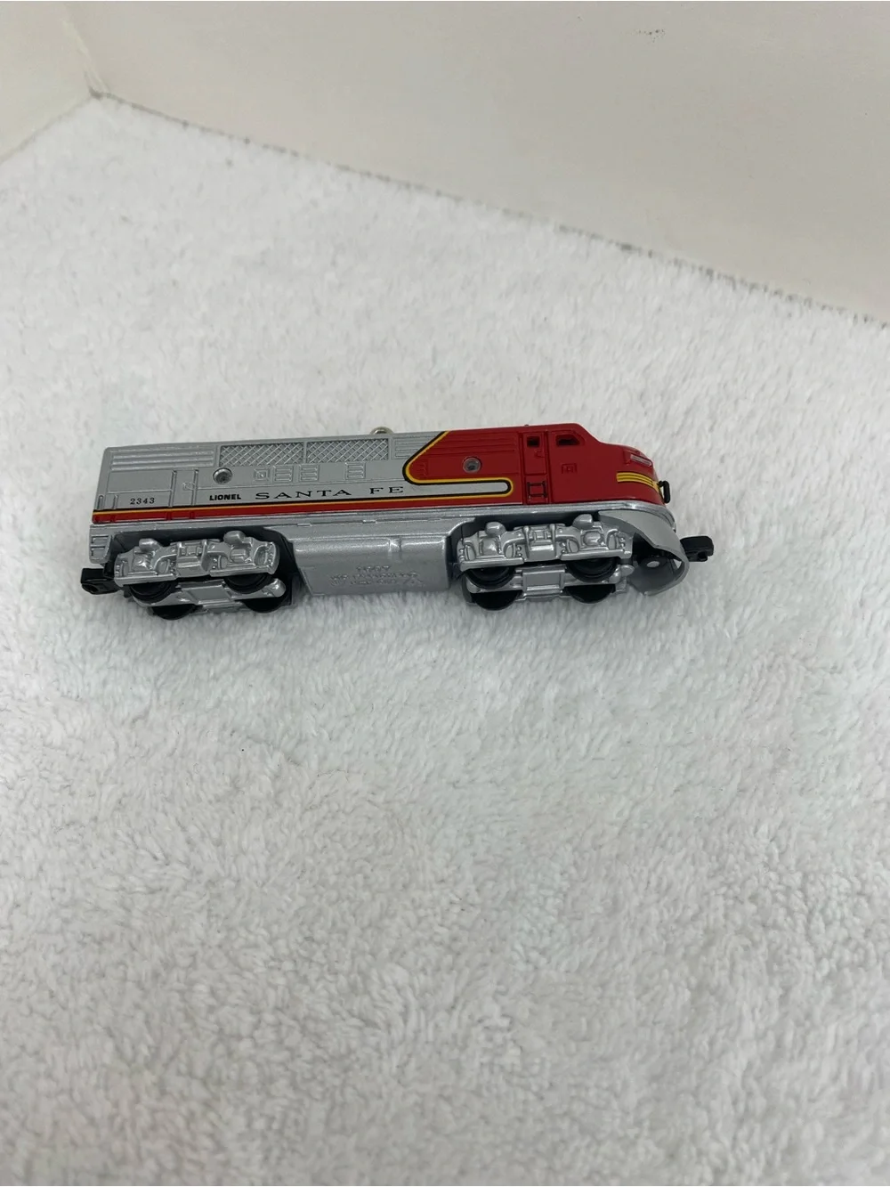 Hallmark Keepsake 1997 Lionel Train  1950 Santa Fe F3 Diesel Locomotive Ornament